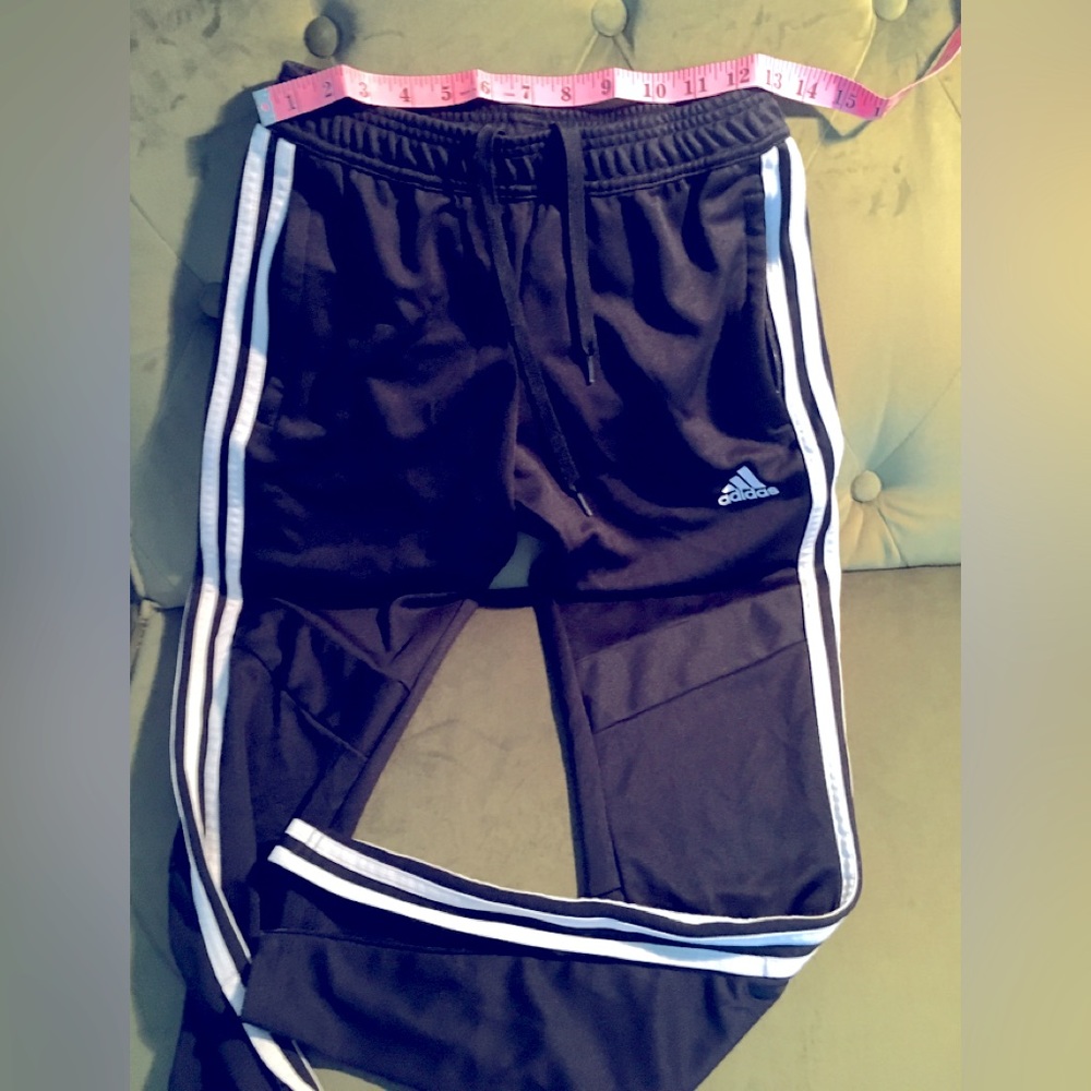 Adidas Women’s joggers w/zipper pockets& at ankle, worn once&in perfect shape!